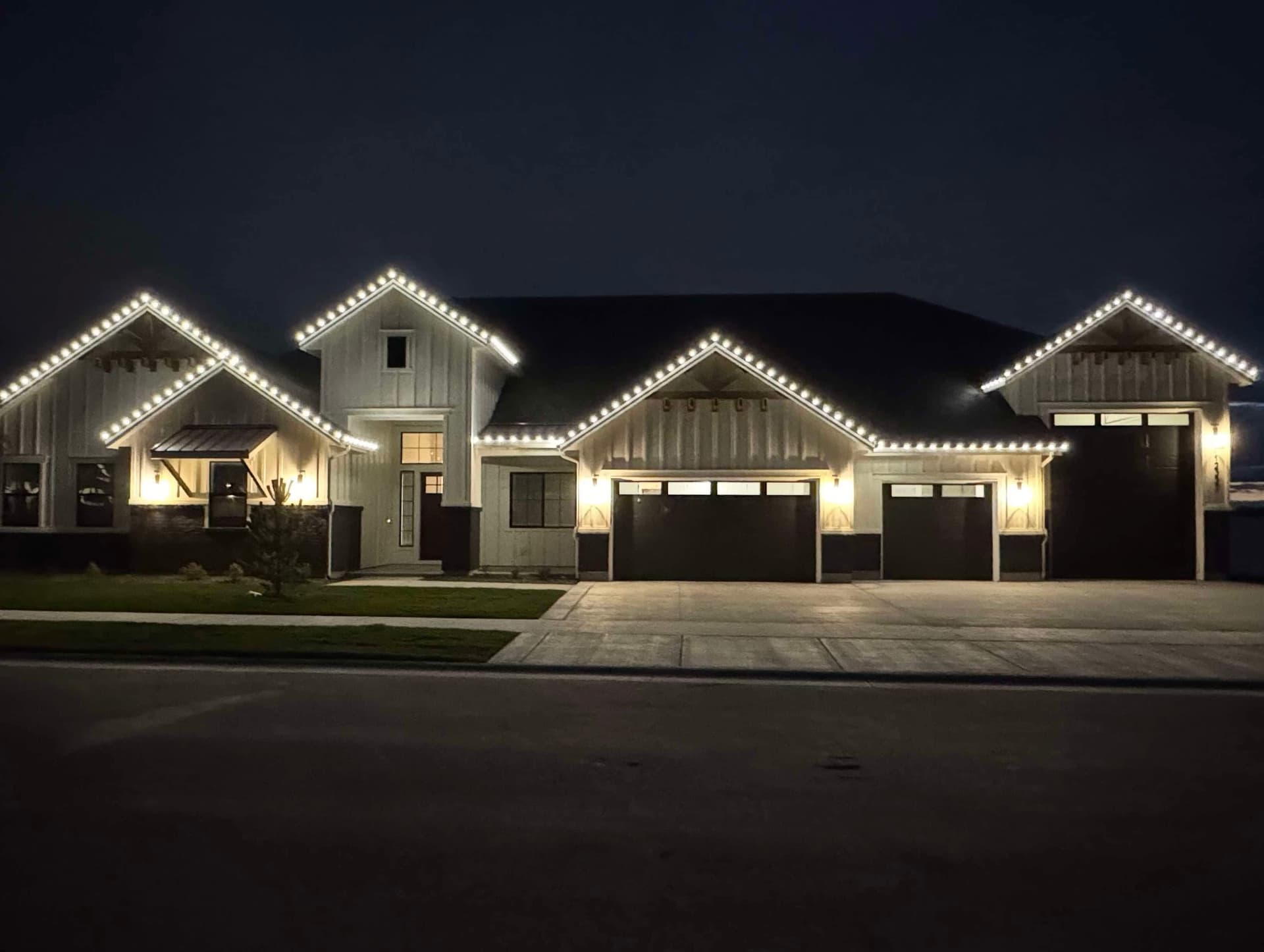Holiday Lighting Brilliance - Brightening Your Nights image
