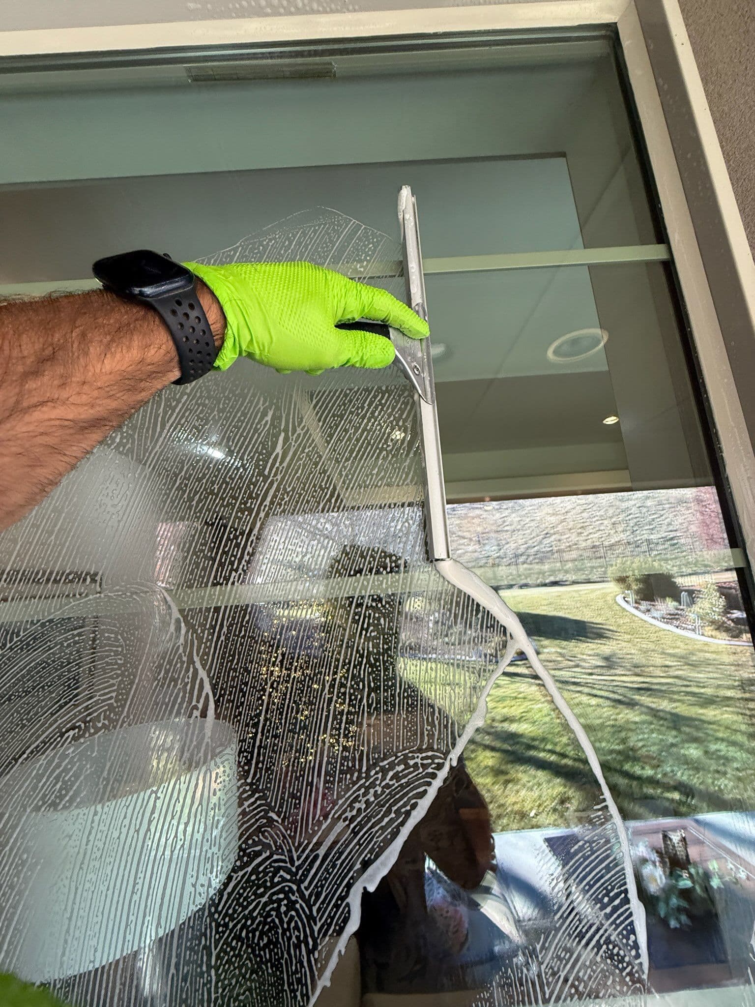 Spotless Windows for the Holidays