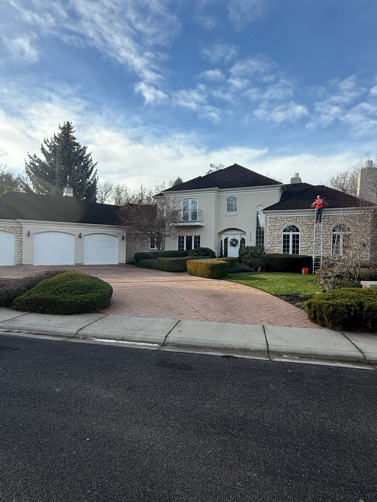 Gallery photos for Transforming Homes with Expert Gutter Cleaning: Image #1